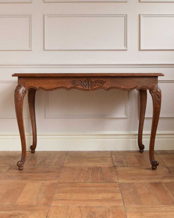 アンティークのテーブル　アンティーク家具　南フランスの美しいアンティーク家具、ソファや椅子に座って使えるコーヒーテーブル。横から見てもステキ横から見るとこんな感じ。(j-2355-f)