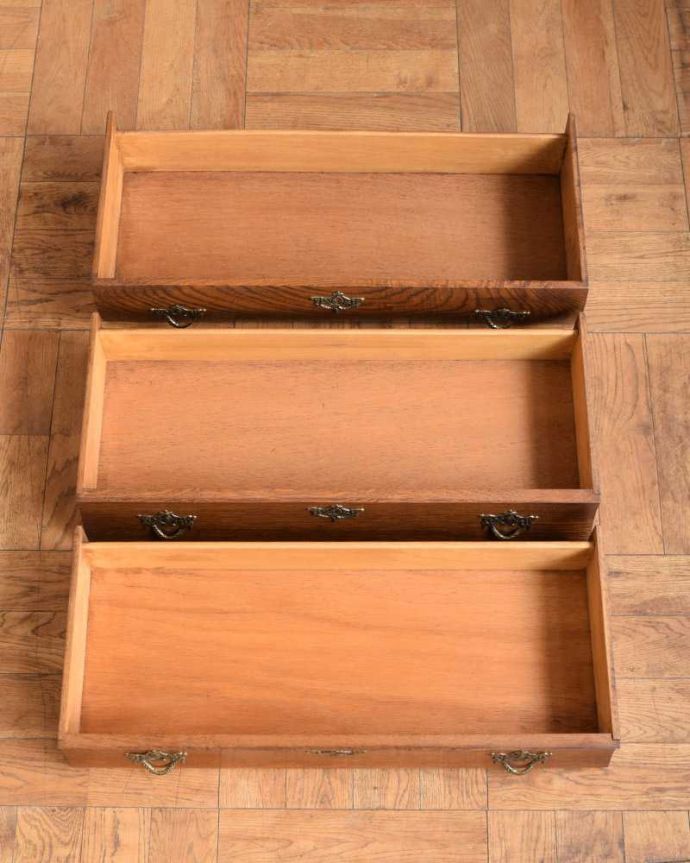 アンティークのチェスト　アンティーク家具　南フランスらしいアンティーク家具、どこでも大活躍してくれる３段チェスト（コモード）。キレイに修復したので、何を入れてもOKです。(j-2358-f)