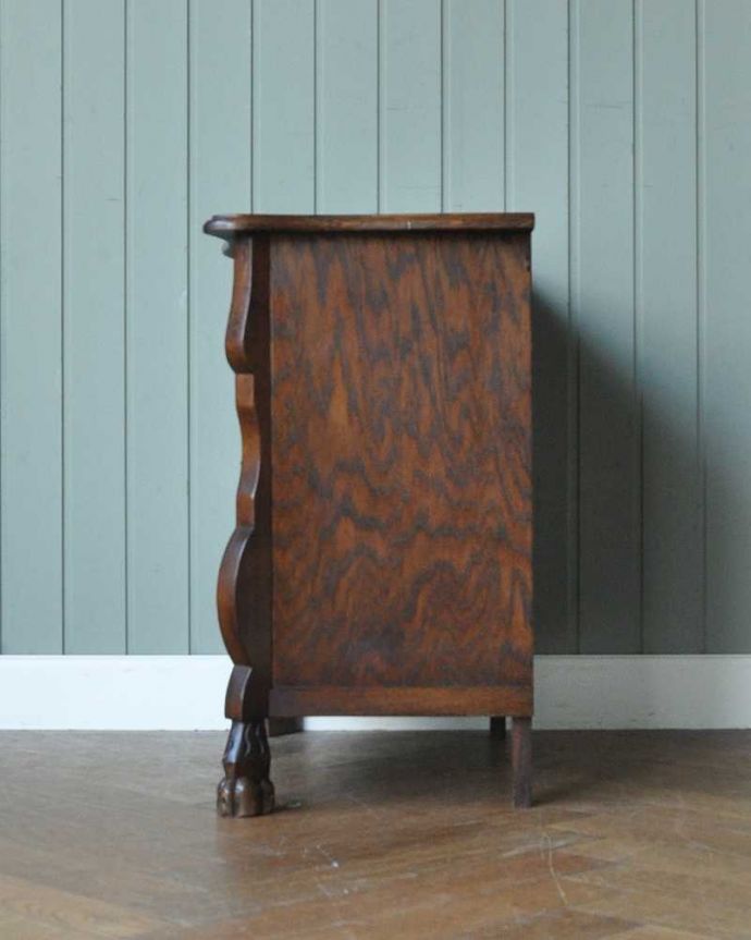 アンティークのチェスト　アンティーク家具　フランス輸入のアンティーク家具、小さな３段チェスト（コモード） 。横から見てもステキ横から見るとこんな感じ。(j-2360-f)