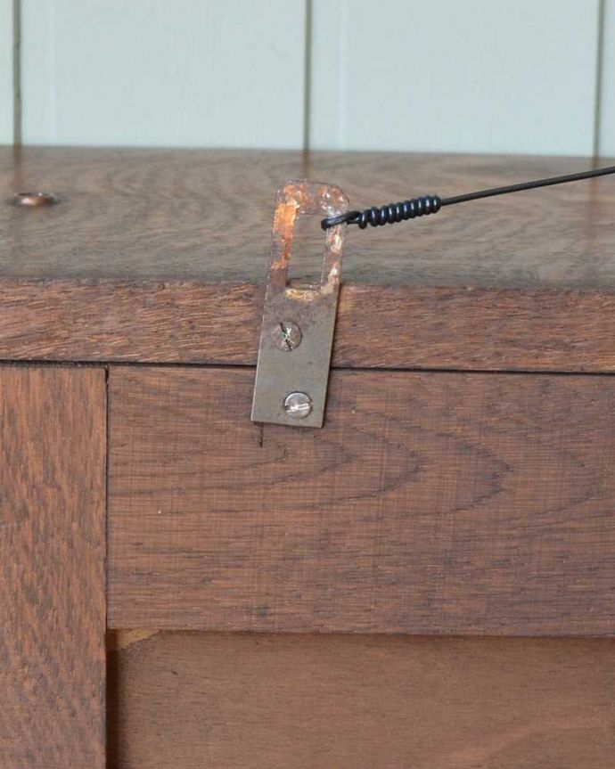 ウォールシェルフ・ウォールハンガー　アンティーク家具　お花の彫刻が女性らしい優雅なアンティークハンガー、フランス輸入のフック付きウォールシェルフ。カンタンに取り付け出来ます。(j-2363-f)