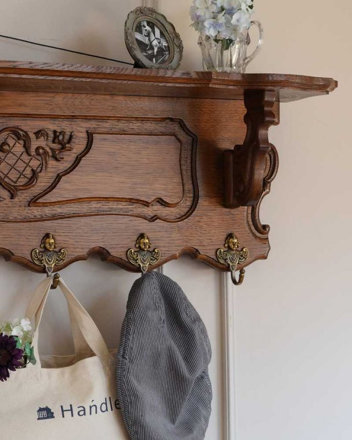 ウォールシェルフ・ウォールハンガー　アンティーク家具　プロヴァンス香るフランスで見つけたアンティークウォールハンガー（壁付けシェルフ）。壁のオシャレを楽しみましょう空いている壁に取り付けるだけでなんだかワクワクしちゃう可愛らしさ。(j-2365-f)