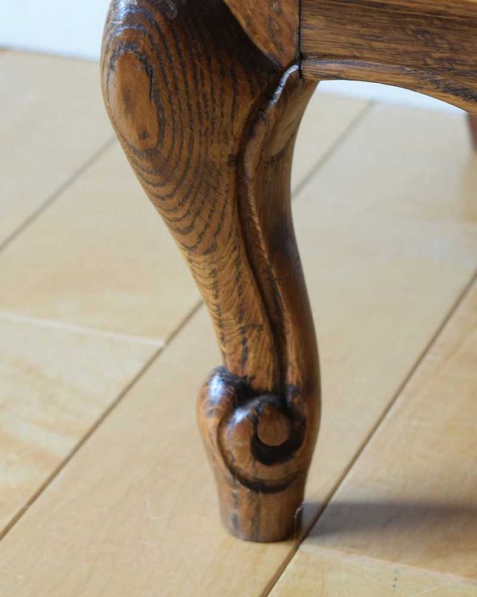 アンティークのチェスト　アンティーク家具　南フランスの優雅なアンティーク家具、どこにでも置けるスリムな5段チェスト 。女性1人でもラクラク運べますHandleのアンティークは、脚の裏にフェルトキーパーをお付けしています。(j-2377-f)