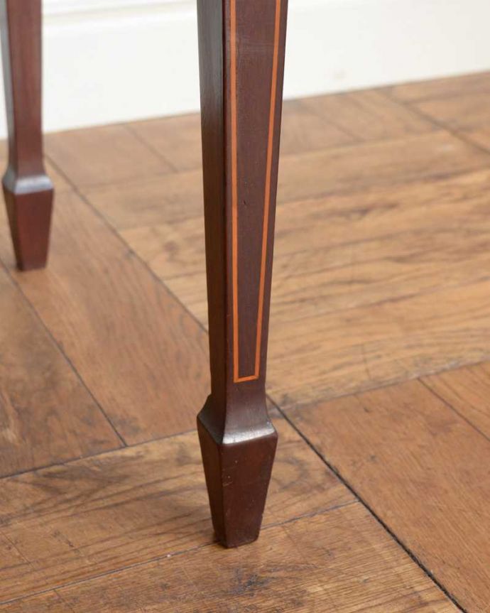 アンティークのキャビネット　アンティーク家具　象嵌が装飾された豪華なアンティーク家具、ミュージックキャビネット（ショーケース）。女性１人でラクラク運べちゃうんですHandleのアンティークは、脚の裏にフェルトキーパーをお付けしています。(j-2385-f)