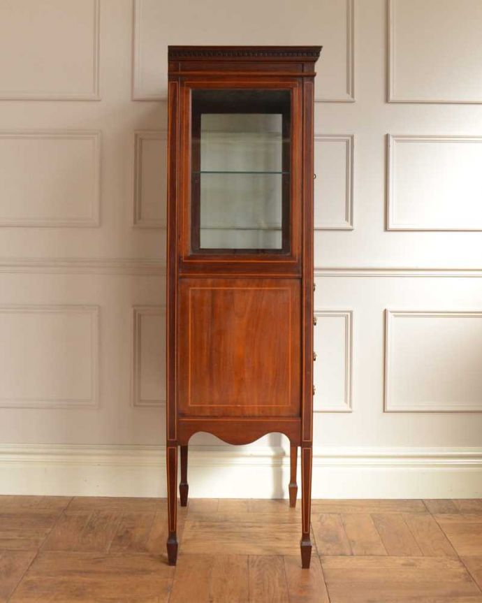 アンティークのキャビネット　アンティーク家具　象嵌が装飾された豪華なアンティーク家具、ミュージックキャビネット（ショーケース）。横から見ても美しいですどこから見られてもいいようにしっかり修復しました。(j-2385-f)