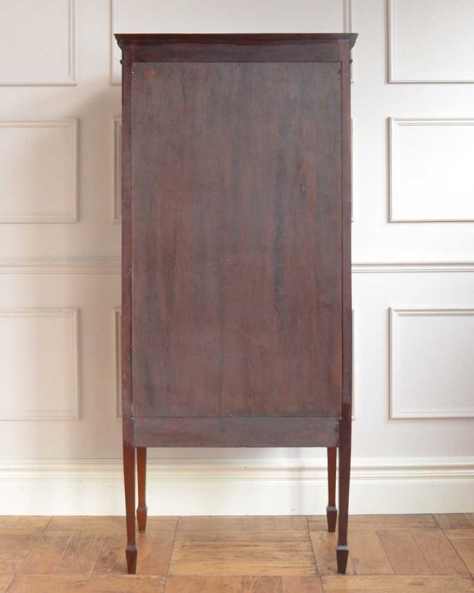 アンティークのキャビネット　アンティーク家具　象嵌が装飾された豪華なアンティーク家具、ミュージックキャビネット（ショーケース）。しっかり修復した自慢の後ろ姿アンティークは新品ではないので、もちろん経年変化によるキズはありますが、専門の職人がキレイに修復したので後ろ姿までキレイです。(j-2385-f)