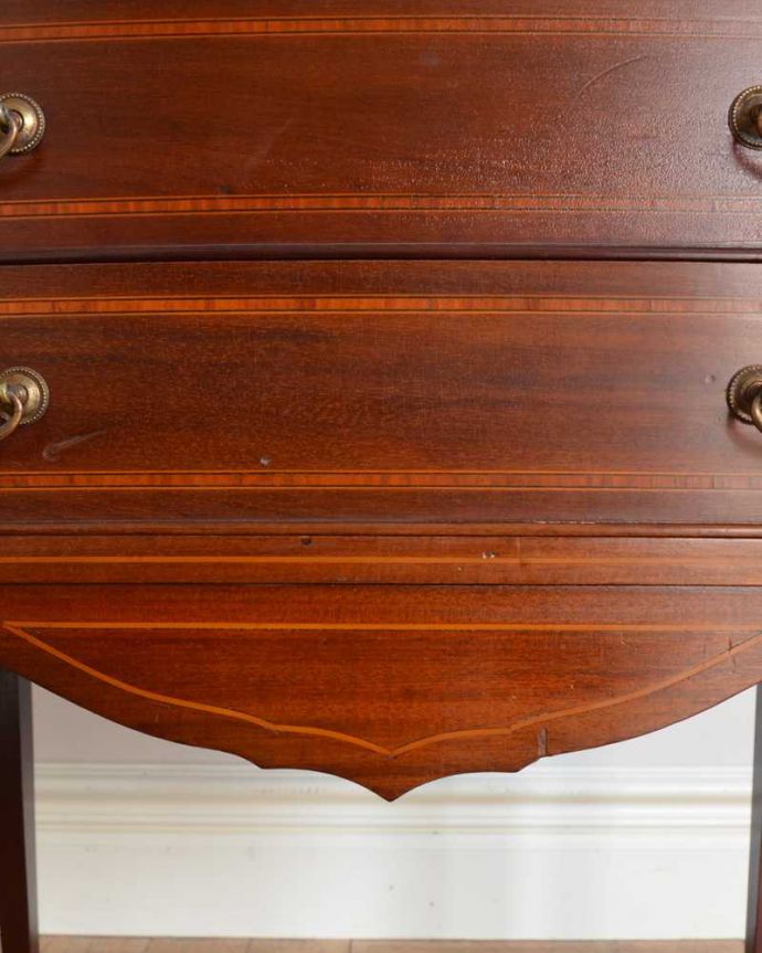 アンティークのキャビネット　アンティーク家具　象嵌が装飾された豪華なアンティーク家具、ミュージックキャビネット（ショーケース）。職人技が光っています。(j-2385-f)