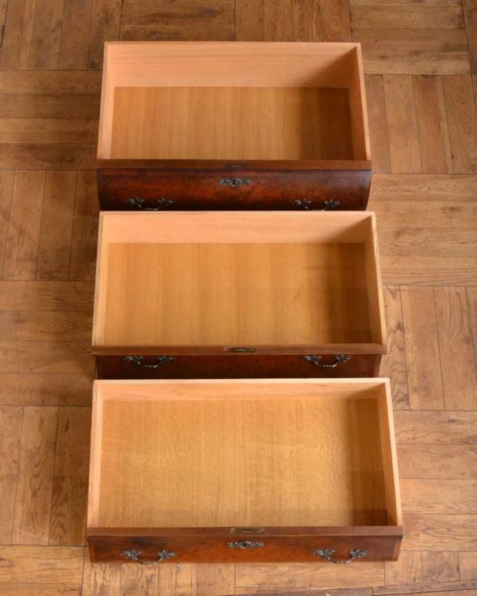 アンティークのチェスト アンティーク家具 南フランスの優雅なアンティーク家具、高級材を使用した3段チェスト(コモード) 。キレイに修復したので、何を入れてもOKです。(j-2388-f)