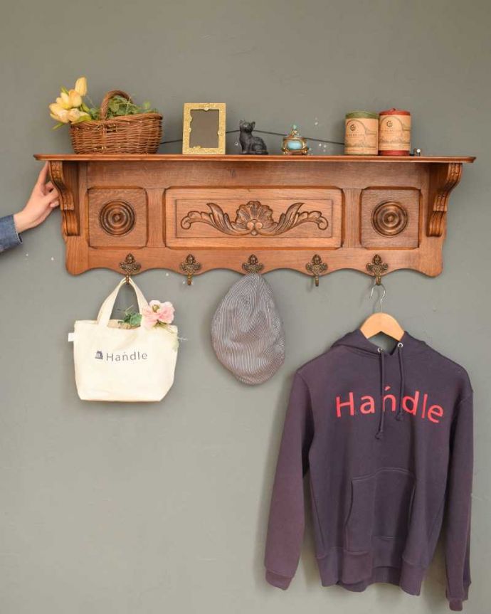 ウォールシェルフ・ウォールハンガー　アンティーク家具　フランスで見つけたエレガントなアンティークウォールハンガー（壁付けシェルフ） 。壁をオシャレにしてくれる！実用的なアンティークフランスらしい優雅なデザインでおシャレな雰囲気を作ってくれるシェルフ。(j-2389-f)