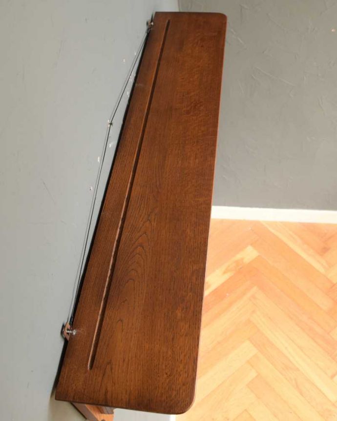 ウォールシェルフ・ウォールハンガー　アンティーク家具　フランスで見つけたエレガントなアンティークウォールハンガー（壁付けシェルフ） 。天板を上から見てみると･･･モノを乗せる天板もアンティーク家具専門の職人がこんな感じできちんと仕上げました。(j-2389-f)