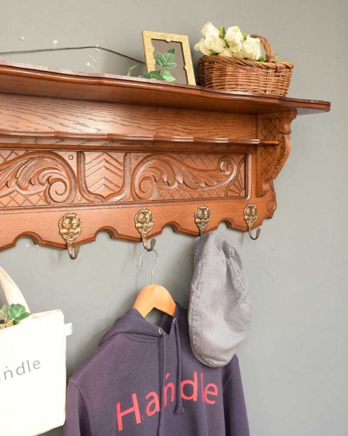 ウォールシェルフ・ウォールハンガー アンティーク家具 フランスで見つけたエレガントなアンティークウォールハンガー(壁付けシェルフ) 。壁のオシャレを楽しみましょう空いている壁に取り付けるだけでなんだかワクワクしちゃう可愛らしさ。(j-2390-f)