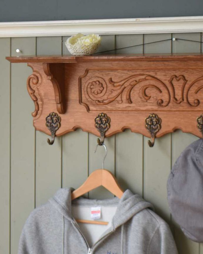 ウォールシェルフ・ウォールハンガー　アンティーク家具　お部屋が華やかになるフランスのアンティークウォールハンガー（壁付けシェルフ）。壁のオシャレを楽しみましょう空いている壁に取り付けるだけでなんだかワクワクしちゃう可愛らしさ。(j-2392-f)