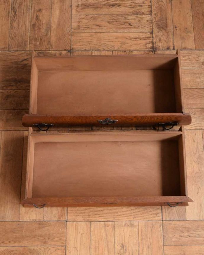 アンティークのチェスト　アンティーク家具　南仏スタイルのアンティークのチェスト、引き出しと扉が両方付いた珍しい家具。キレイに修復したので、何を入れてもOKです。(j-2393-f)