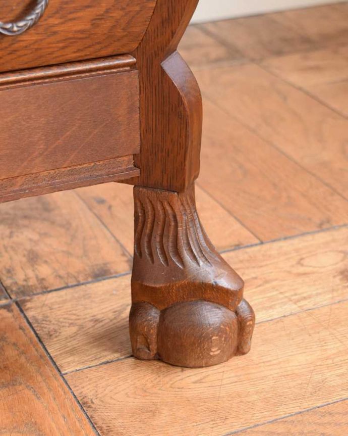 アンティークのチェスト　アンティーク家具　南仏スタイルのアンティークのチェスト、引き出しと扉が両方付いた珍しい家具。女性1人でラクラク運べちゃう仕掛けHandleのアンティークは、脚の裏にフェルトキーパーをお付けしています。(j-2393-f)