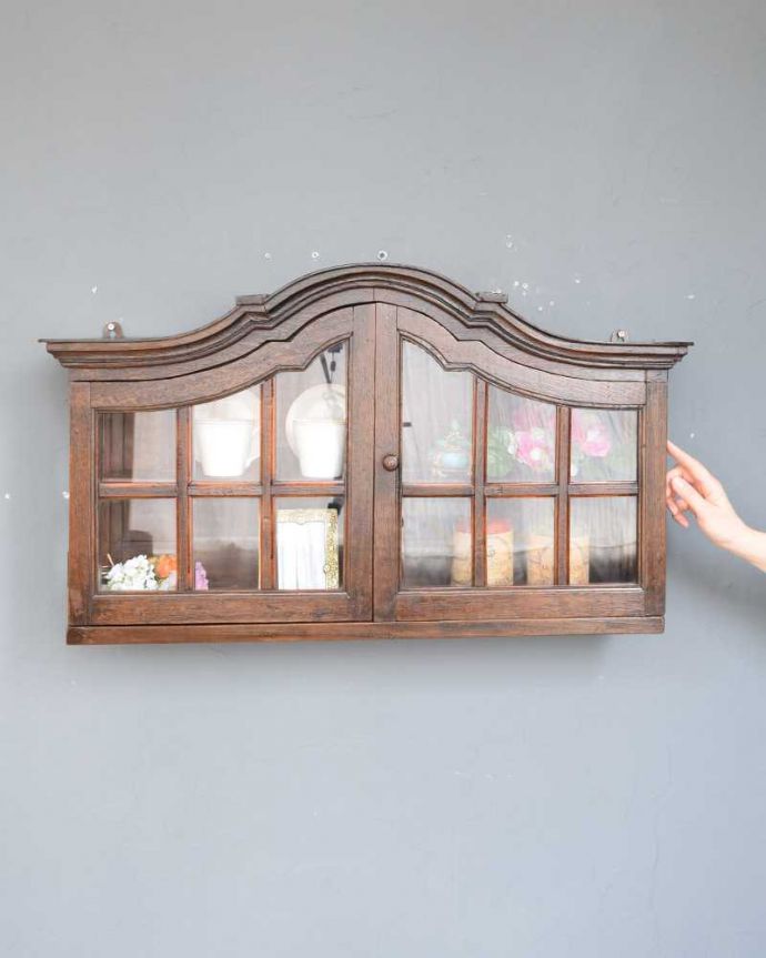 ウォールキャビネット アンティーク家具 気軽に楽しめる小さなアンティーク家具、壁付けできるウォールキャビネット。パリのアパルトマン気分で使える小さなフランスの家具やっぱり一番の魅力はフランスらしいデザイン。(j-2397-f)