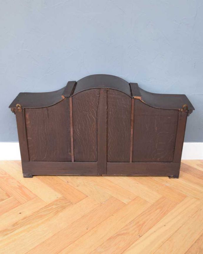 ウォールキャビネット アンティーク家具 気軽に楽しめる小さなアンティーク家具、壁付けできるウォールキャビネット。後ろ姿も見て下さい。(j-2397-f)