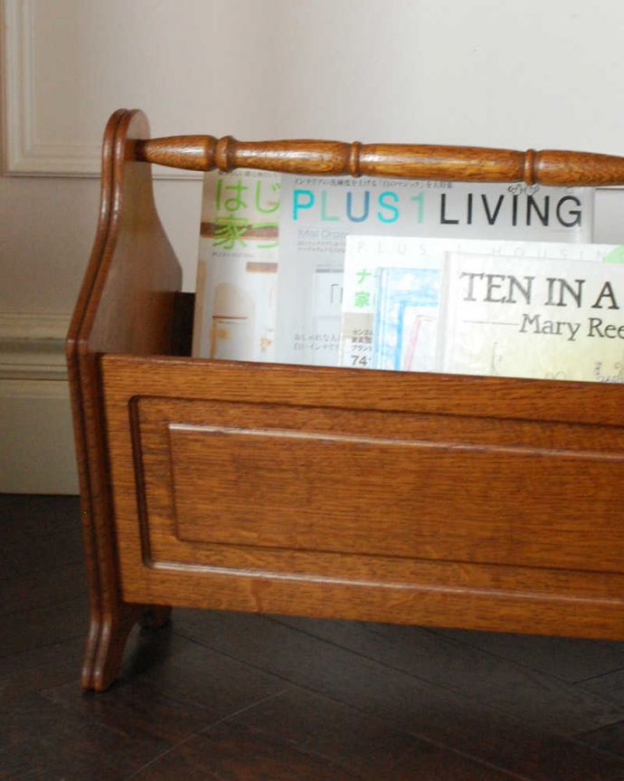 マガジンラック　アンティーク家具　雑誌や新聞もお洒落に収納できる、フランスのアンティークマガジンラック。ちょっと置いておきたい…をキレイに収納新聞や雑誌など、ついついテーブルの上に置いてしまって雑多に見えるものが、コレさえあればキレイに収納出来てお部屋もスッキリ見えるんです。(j-2403-f)