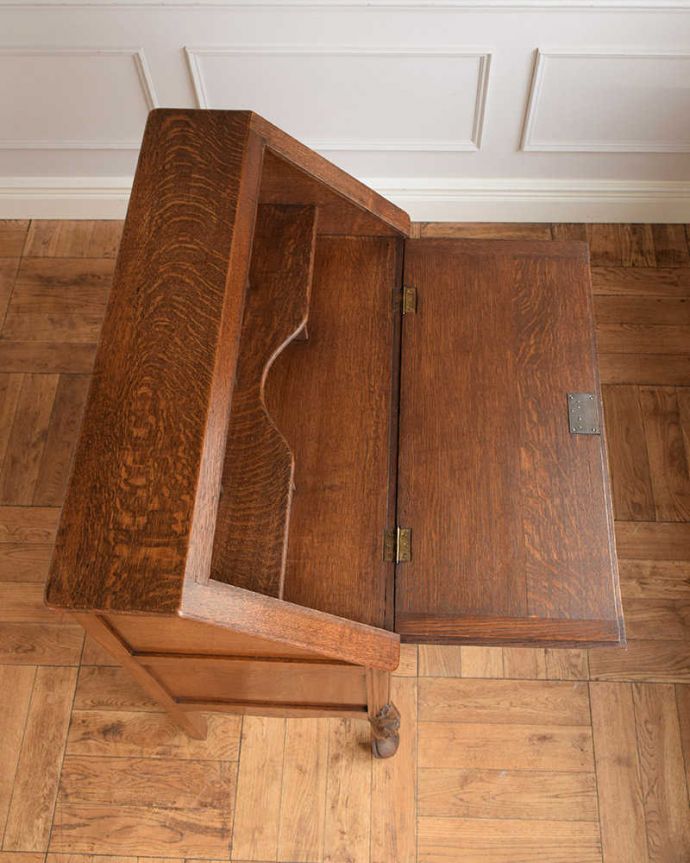 ビューロー アンティーク家具 彫りが隅々まであるアンティーク家具、フランス輸入のアンティークビューロー(デスク) 。デスクの天板もキレイです気になるデスクの天板も専門の職人がキレイに仕上げました。(j-2421-f)