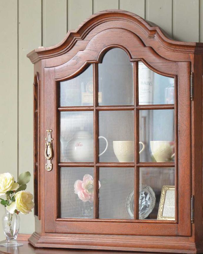 ウォールキャビネット　アンティーク家具　フランスから到着したアンティークウォールキャビネット。小さくてもフランスらしさたっぷり壁につけることもできるので実用的に使えちゃう！フランスらしく壁からお部屋の中をオシャレに彩ってくれます。(j-2424-f)