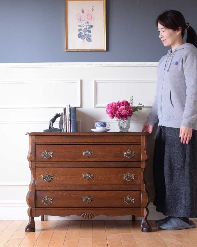 アンティークのチェスト　アンティーク家具　優雅なアンティーク家具、フランスから届いた3段チェスト（コモード）。美しい曲線美がフランスらしいんです。(j-2431-f)