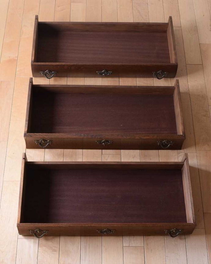 アンティークのチェスト　アンティーク家具　優雅なアンティーク家具、フランスから届いた3段チェスト（コモード）。キレイに修復したので、何を入れてもOKです。(j-2431-f)