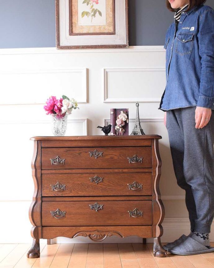 アンティークのチェスト　アンティーク家具　南フランススタイルの優雅なアンティーク家具、どこにでも置ける小ぶりな３段チェスト（コモード）コモード。美しい曲線美がフランスらしいんです。(j-2432-f)