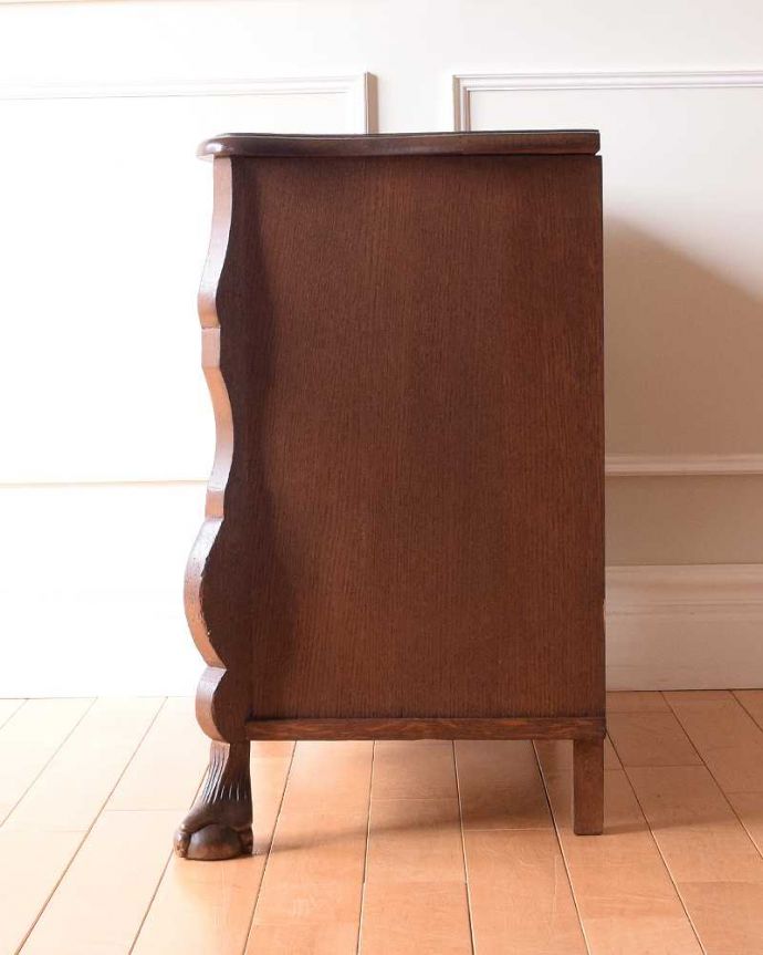 アンティークのチェスト　アンティーク家具　南フランススタイルの優雅なアンティーク家具、どこにでも置ける小ぶりな３段チェスト（コモード）コモード。横から見てもステキ横から見るとこんな感じ。(j-2432-f)