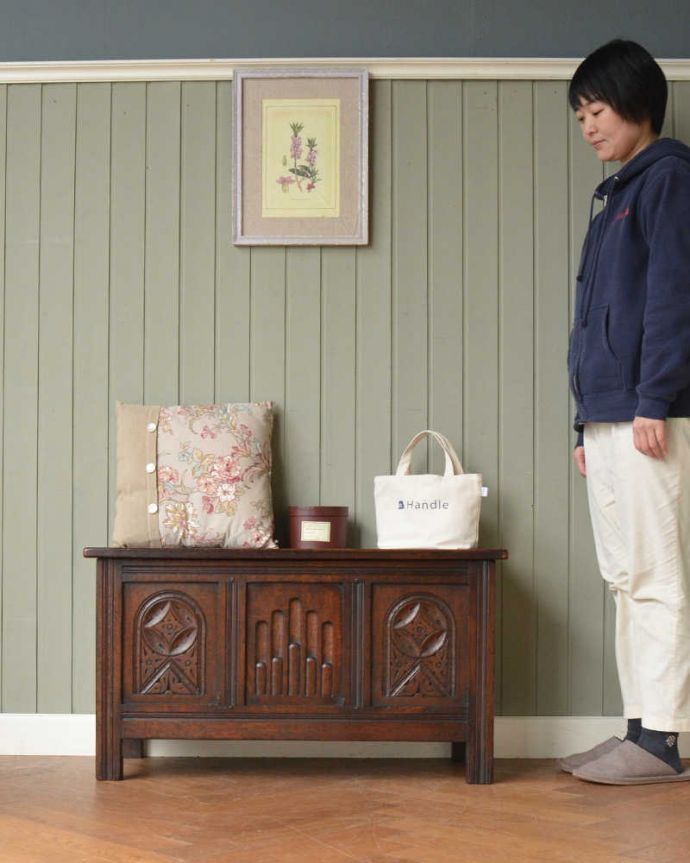 ブランケットボックス・収納ボックス　アンティーク家具　ベンチやテーブルとしても使える便利な英国アンティーク収納家具、コファ 。いろんな場所で便利に使えるアンティーク家具の中で一番基本となるブランケットボックス。(j-2434-f)