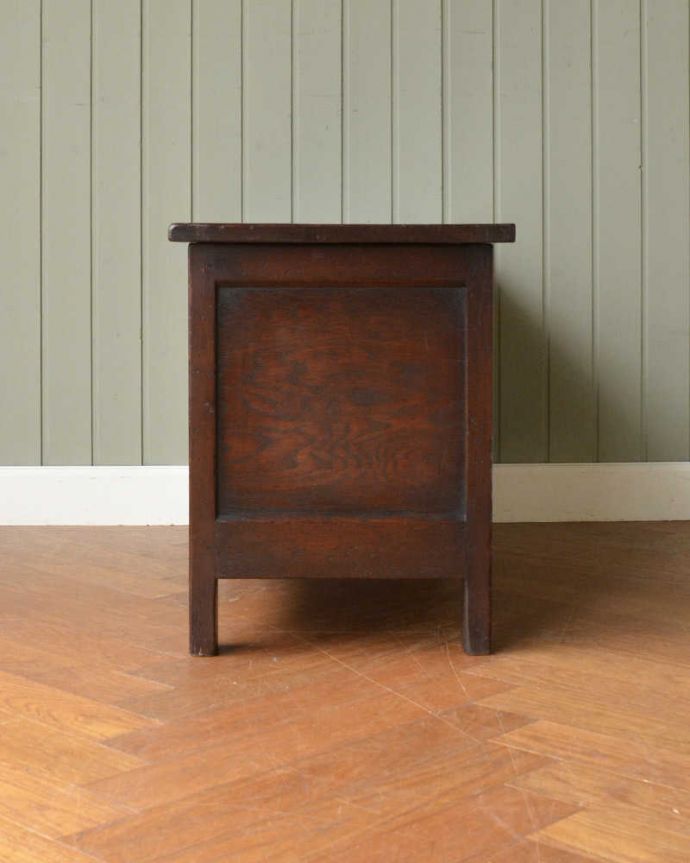 ブランケットボックス・収納ボックス　アンティーク家具　ベンチやテーブルとしても使える便利な英国アンティーク収納家具、コファ 。横から見てもキレイですもちろん、横顔だってキレイ！どこから見ても絵になります。(j-2434-f)