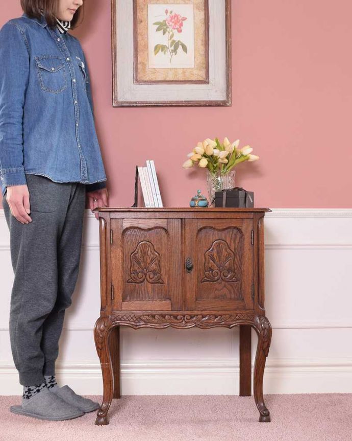 アンティークのキャビネット　アンティーク家具　南仏プロヴァンスのアンティーク家具、華やかなフレンチキャビネット。自慢はフランスらしい曲線美。(j-2438-f)