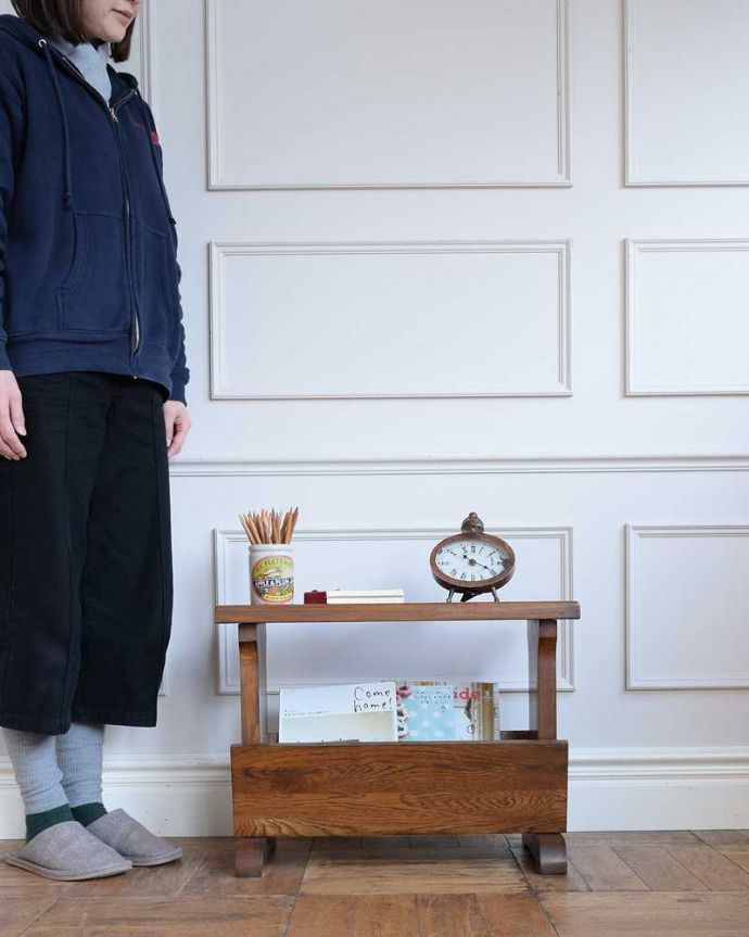 マガジンラック アンティーク家具 サイドテーブルにもなる便利なマガジンラック、フランスのアンティーク家具 。使いやすさNo.1!便利なアンティークどこのお家でも使っているマガジンラックも、アンティークだったらデザインが素敵だから、なんだかオシャレに使えます。(j-2439-f)