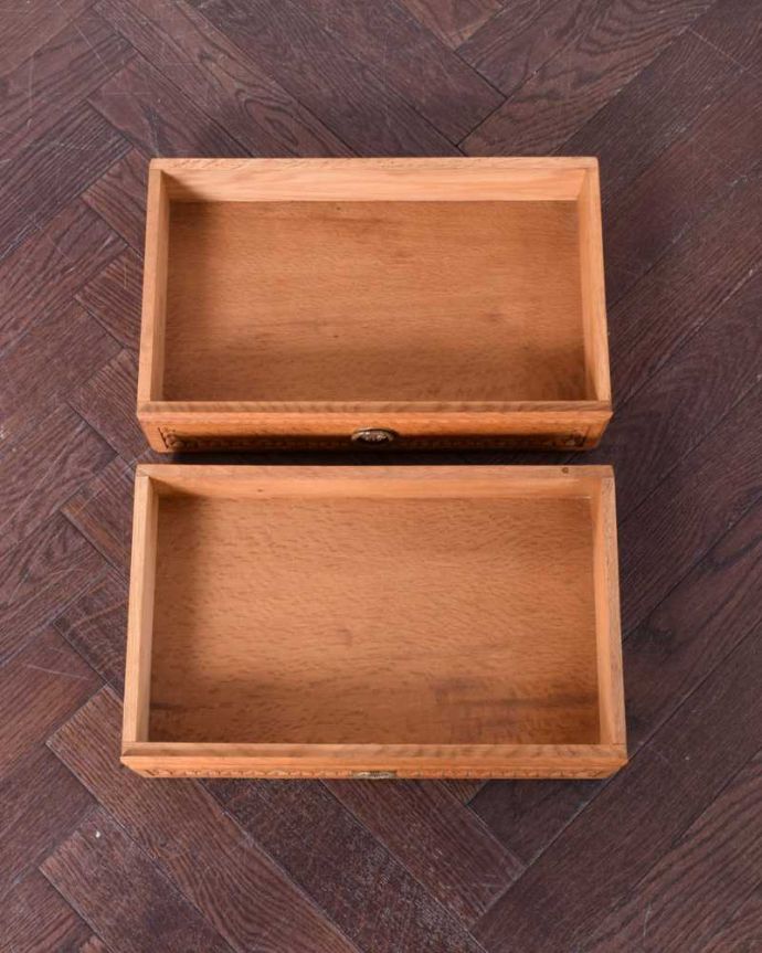 アンティークのチェスト　アンティーク家具　南フランスのアンティーク家具、小さくて可愛いベッドサイドチェスト。引き出しの中もキレイですちょっとした引き出しはとっても便利に使えます。(j-2443-f)