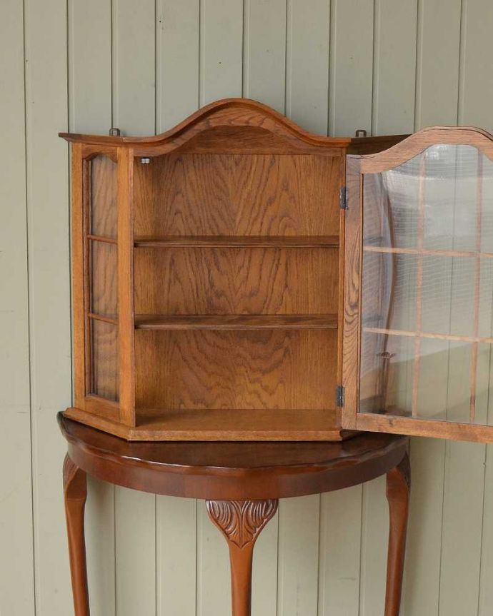 ウォールキャビネット　アンティーク家具　フランスから到着したアンティークウォールキャビネット。扉を開けてみると、こんな感じです小さいからと言って、修復に妥協はしません！アンティークの風合いだけ残してキレイに修復してあります。(j-2444-f)