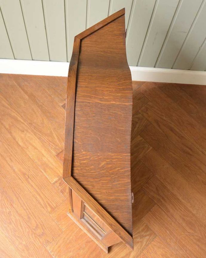 ウォールキャビネット　アンティーク家具　フランスから到着したアンティークウォールキャビネット。上から見ると･･･キャビネットの形はこんな感じです。(j-2444-f)