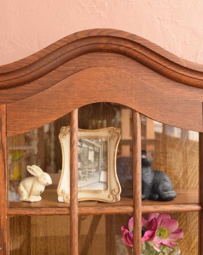 ウォールキャビネット　アンティーク家具　フランスから到着した優雅なアンティークウォールキャビネット。フランスらしい彫りフランスらしさの象徴とも言える、優雅な彫りの装飾。(j-2445-f)