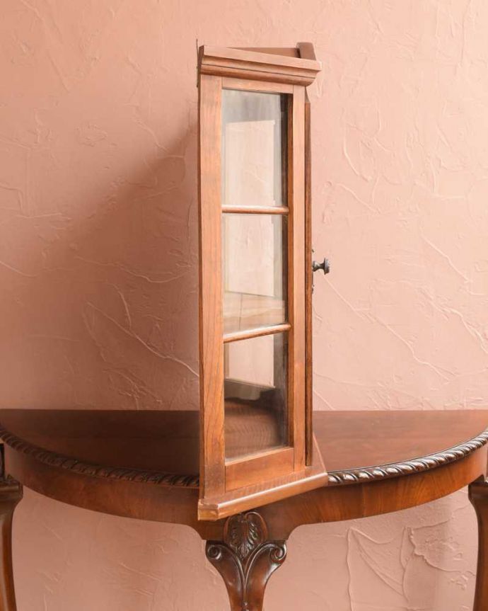 ウォールキャビネット　アンティーク家具　フランスから到着した優雅なアンティークウォールキャビネット。横顔だっても美しい正面だけじゃなく横もキレイに修復してあります。(j-2445-f)