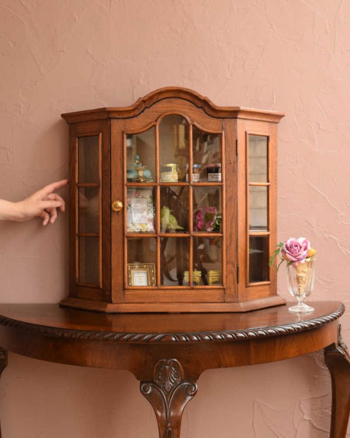 ウォールキャビネット　アンティーク家具　フランスから到着したアンティークウォールキャビネット。パリのアパルトマン気分で使える小さなフランスの家具やっぱり一番の魅力はフランスらしいデザイン。(j-2447-f)