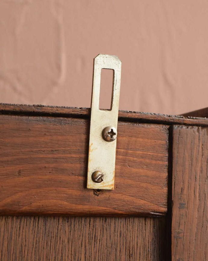 ウォールキャビネット　アンティーク家具　フランスから到着したアンティークウォールキャビネット。壁に取り付けできます背中部分にフックを付けて壁にカンタンに取り付け出来るようにしました。(j-2447-f)