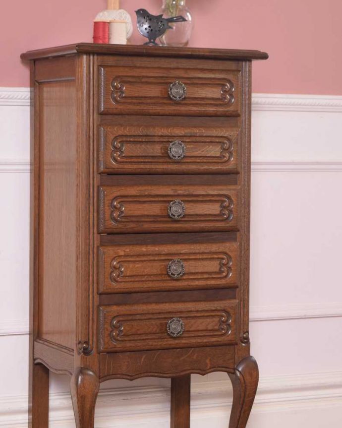 アンティークのチェスト　アンティーク家具　南フランスのアンティーク家具、猫脚が優雅なスモールチェスト。自慢したくなる美しさやっぱりフランスのチェストは美しい見た目が魅力。(j-2449-f)