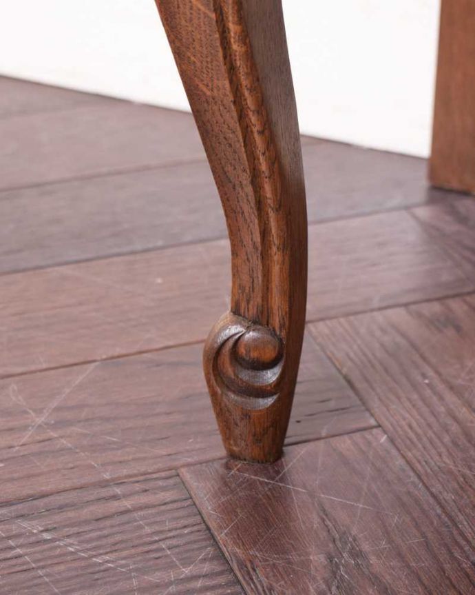 アンティークのチェスト　アンティーク家具　南フランスのアンティーク家具、猫脚が優雅なスモールチェスト。女性1人でもラクラク運べますHandleのアンティークは、脚の裏にフェルトキーパーをお付けしています。(j-2449-f)