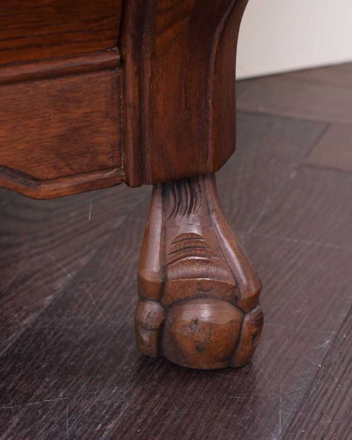 アンティークのチェスト　アンティーク家具　南仏プロヴァンスのアンティーク家具、女性らしいアンティーク３段チェスト（コモード） 。女性1人でラクラク運べちゃう仕掛けHandleのアンティークは、脚の裏にフェルトキーパーをお付けしています。(j-2453-f)