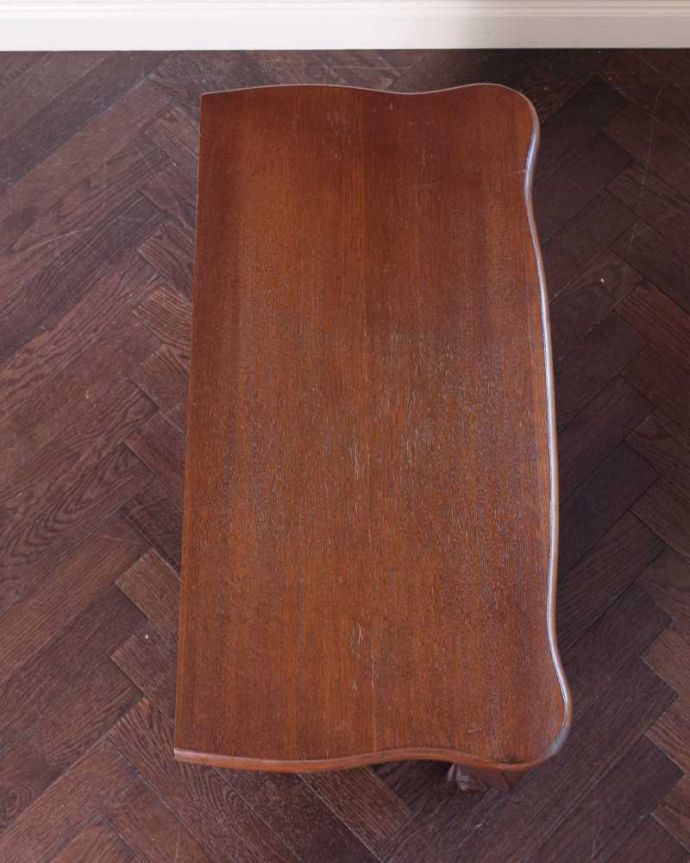 アンティークのチェスト　アンティーク家具　南仏プロヴァンスのアンティーク家具、女性らしいアンティーク３段チェスト（コモード） 。何を置こうかな･･･？上から見ると、天板はこんな感じで塗装もキレイに仕上げました。(j-2453-f)