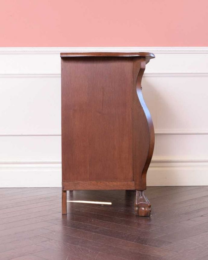 アンティークのチェスト　アンティーク家具　南仏プロヴァンスのアンティーク家具、女性らしいアンティーク３段チェスト（コモード） 。横から見てもステキ横から見るとこんな感じ。(j-2453-f)