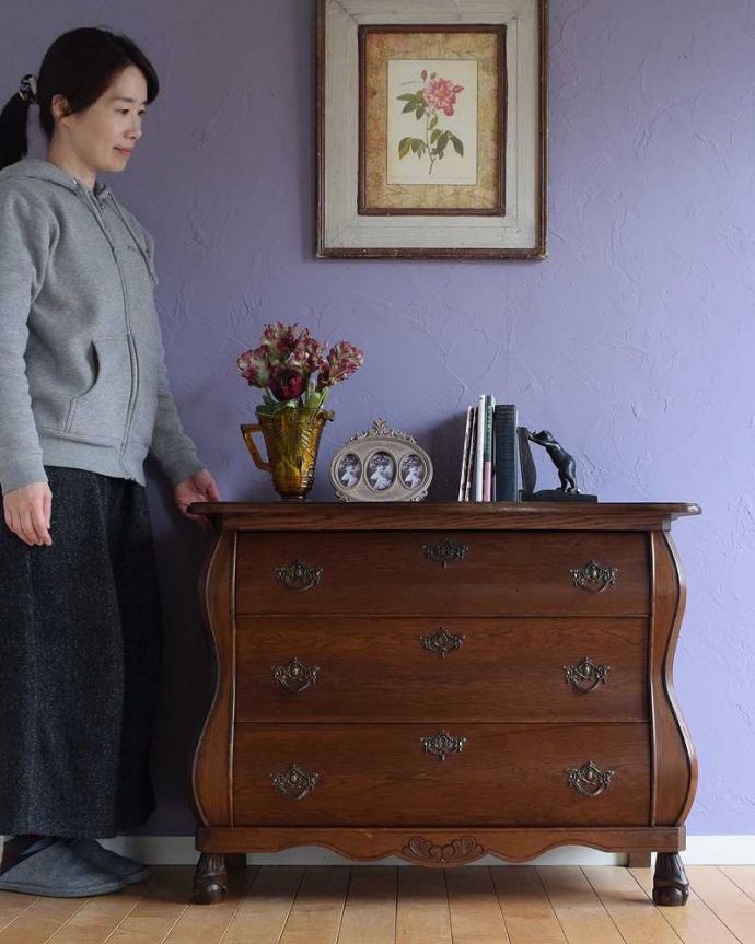 アンティークのチェスト アンティーク家具 南フランスの優雅なアンティーク家具、ワイドタイプのチェスト(コモード)。美しい曲線美がフランスらしいんです。(j-2456-f)