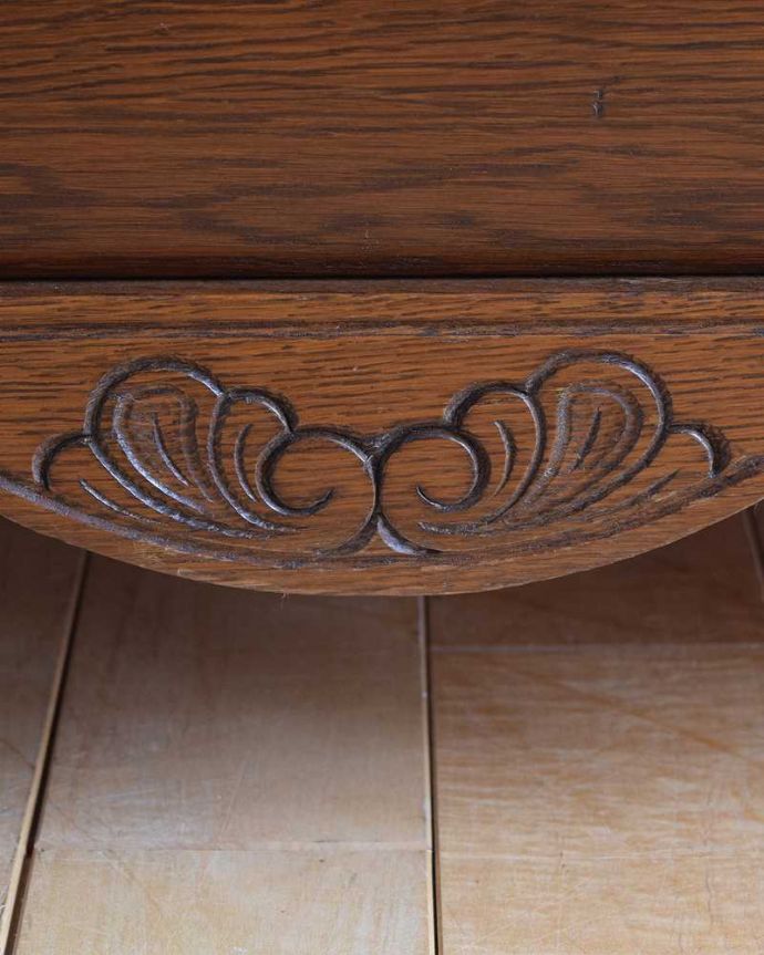 アンティークのチェスト アンティーク家具 南フランスの優雅なアンティーク家具、ワイドタイプのチェスト(コモード)。フランスらしい彫りフランスらしさの象徴とも言える、優雅な彫りの装飾。(j-2456-f)