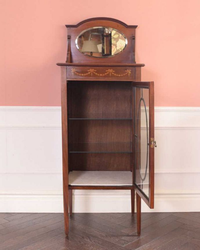 アンティークのキャビネット　アンティーク家具　象嵌が装飾された豪華なアンティーク家具、イギリスで見つけたミュージックキャビネット 。扉を開けてみると･･･贅沢な造りの家具に合わせて、しっかり修復しました。(j-2458-f)