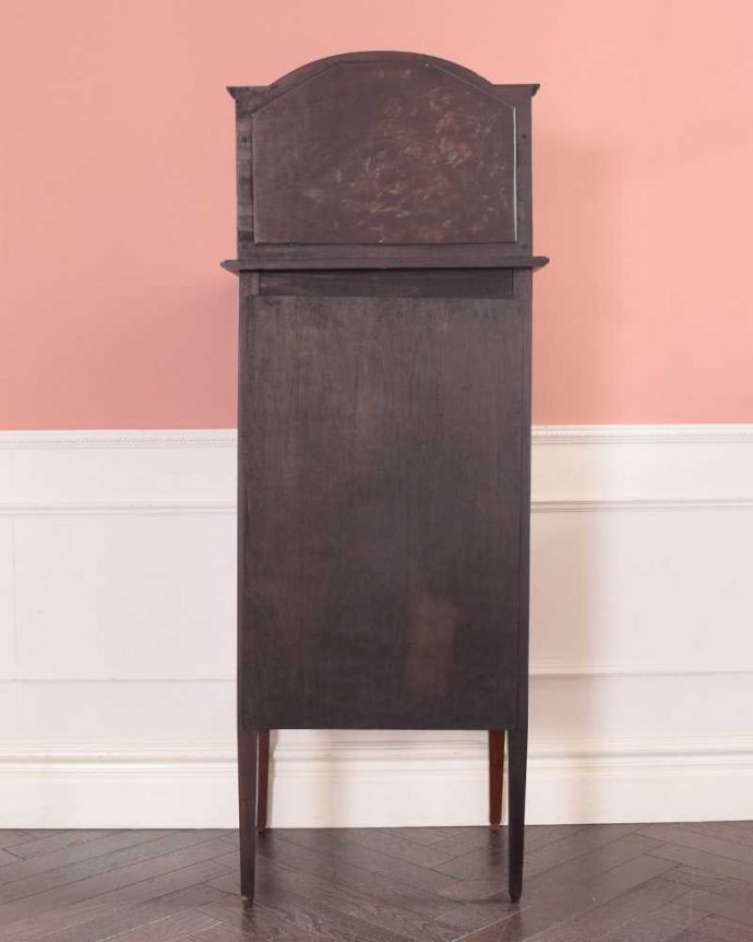 アンティークのキャビネット　アンティーク家具　象嵌が装飾された豪華なアンティーク家具、イギリスで見つけたミュージックキャビネット 。後ろ姿にも気を使っていますアンティークは新品ではないので、経年変化によるキズはありますが、専門の職人がしっかり修復したので後ろ姿も美しいんです。(j-2458-f)