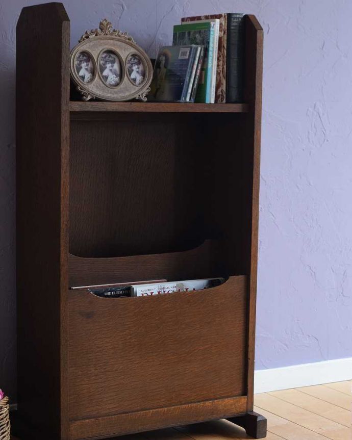 マガジンラック　アンティーク家具　キャビネット＜オープンシェルフ（英国クラシック/マガジンラック付き）商品UP用。意外とたっぷり収納できるんです。(j-2460-f)
