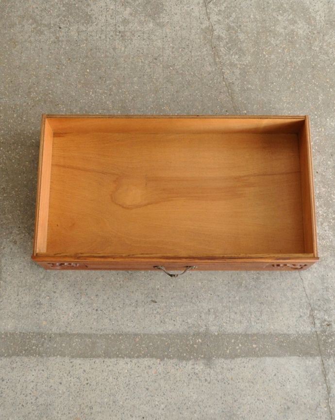 アンティークのキャビネット　アンティーク家具　南フランスのアンティーク家具、フラップ扉の小さなフレンチキャビネット。引き出しの中も見て下さいもちろん引き出しの中も職人がキレイに直したので何を入れてもOKです！実用的にいろんなものを収納して便利に使って下さい。(j-2462-f)