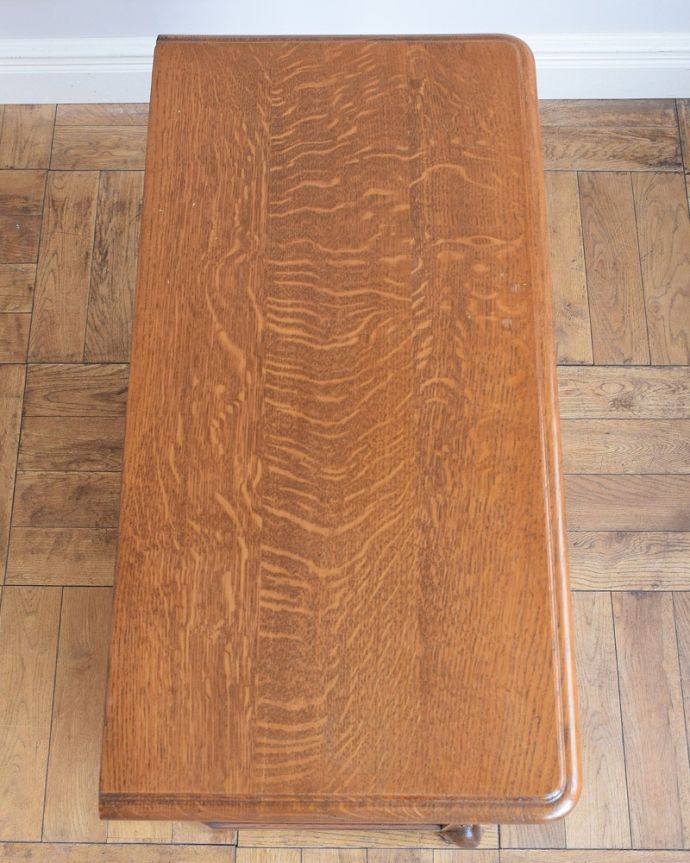 アンティーク家具 フレンチ香るアンティークのキャビネット、フランスのアンティーク家具 。上から見てみると･･･天板を上から見てみるとこんな感じです。(j-2463-f)