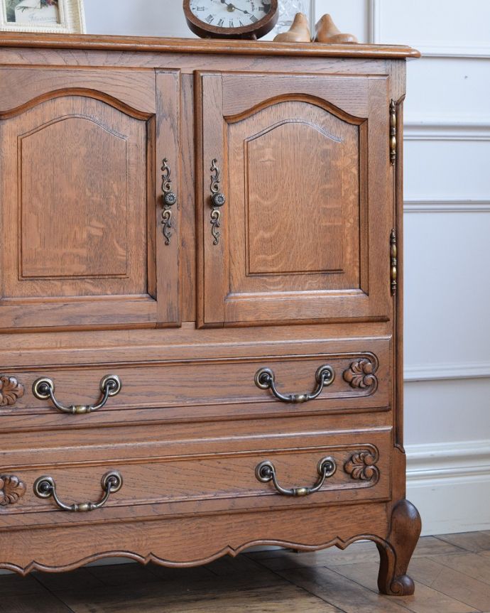 アンティーク家具 フレンチ香るアンティークのキャビネット、フランスのアンティーク家具 。扉も引き出しも。(j-2463-f)